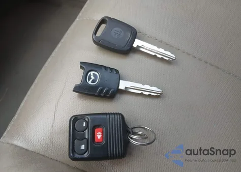 2005 Mazda Tribute S z USA, uszkodzony, nr VIN 4F2CZ06185KM25576